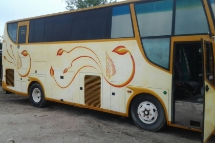 รถบัส HINO VIPชั้นครึ่ง32ที่นั่งแอร์ห้องน้ำ เครื่องHO7Dเทอร์โบ(เครื่่องท้าย)