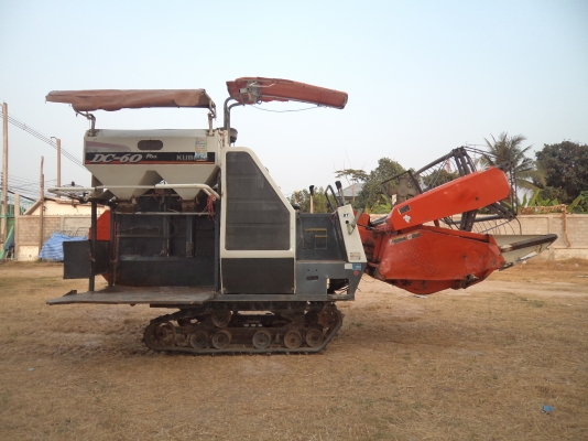 ขายถูกๆ265000บาทรถเกียวข้าวKUBOTA  DC60 สภาพดีราคาสุดคุ้มพร้อมใช้งาน