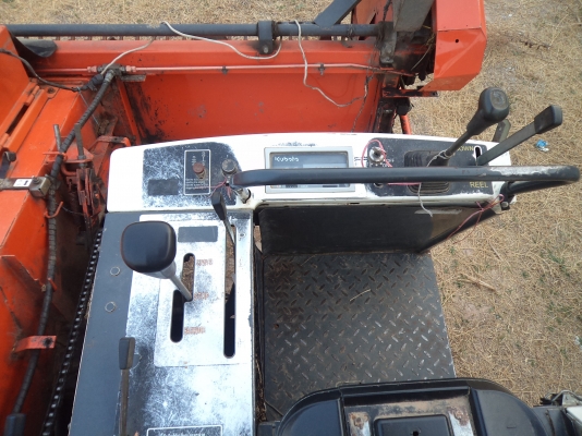 ขายถูกๆ265000บาทรถเกียวข้าวKUBOTA  DC60 สภาพดีราคาสุดคุ้มพร้อมใช้งาน