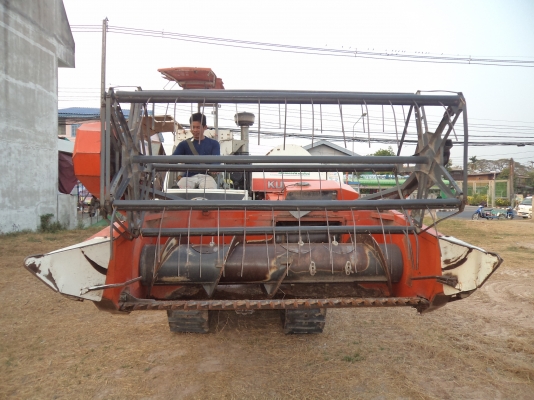 ขายถูกๆ265000บาทรถเกียวข้าวKUBOTA  DC60 สภาพดีราคาสุดคุ้มพร้อมใช้งาน