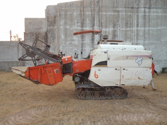 ขายถูกๆ265000บาทรถเกียวข้าวKUBOTA  DC60 สภาพดีราคาสุดคุ้มพร้อมใช้งาน