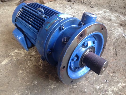ขายมอเตอร์เกียร์หน้าแปรน Sumitomo 5 HP. 380V อัตราทด 1:35 สภาพสวยมาก พร้อมใช้งาน มี 5 ตัวครับ