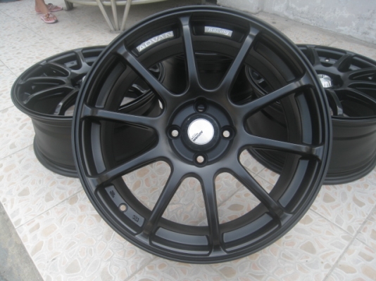 ขายล้อแม็กมือสอง advan rs2 17" f7.5" et45 r8" et45 ทำสีใหม่ สีดำด้าน ไม่มีซ๋อมครับ  สนใจติดต่อเล็กคลองสามครับ (081-3747940)