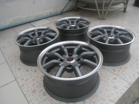 ขายล้อแม็กมือสอง ลายกล้วย 15"x7" et20 4 รู 114.3 ทำสีใหม่ สีเทากันขอบเงา ไม่มีซ่อม  สนใจติดต่อเล็กคลองสาม (081-3747940)