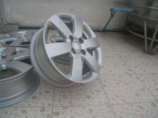ขายล้อแม็กมือสอง suzuki swift 15"x5.5" et45 4 รู 100 ทำสีใหม่ สีเงิน ไม่มีซ่อม  สนใจติดต่อเล็กคลองสาม (081-3747940)