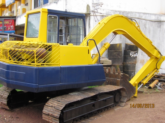 KOMATSU PC60-5 เครื่องปั๊มดีพร้อมใช้งานช่วงล่าง 80\% เอกสารสัญญาซื้อขาย