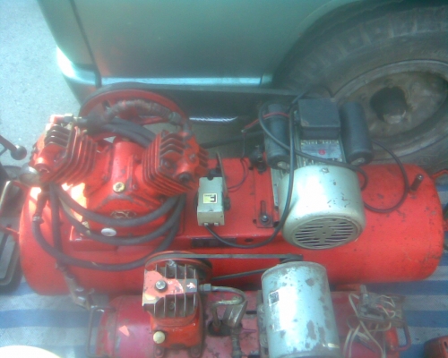 ปั้มลมตัวใหญ่ขนาดถังในเพจประมาณ 168  ลิตร    หัว CY  2 หัว   มอเตอร์ 1  แรงครับ   ราคานี้คุ้มมากครับ ระบบต่างๆทำงานปกติครับ