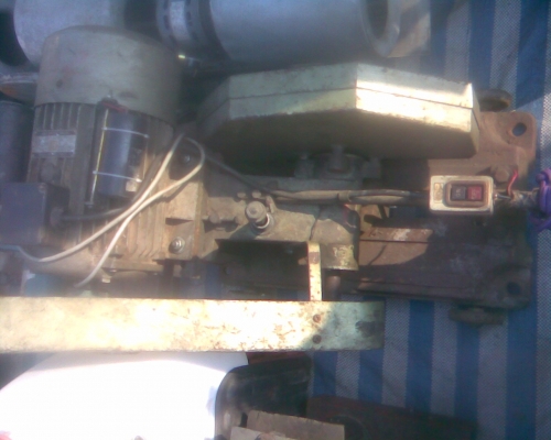 เครื่องตัดเหล็กวินเนอร์มอเตอร์ 3 แรงตัวนี้ครบทุกอย่างครับสภาพพร้อมใช้งานมอเตอร์ขนาด 3  แรงมีที่บังสายพานครับเป็นของวินเนอร์ครับราคานี้คุ้มมากครับ