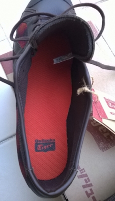 รองเท้า Onitsuka tiger สีน้ำตาล ของแท้ครับ ยังไม่ได้ใช้งาน