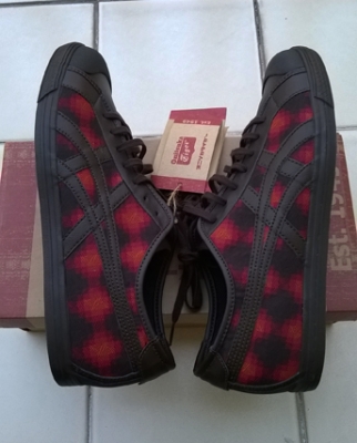 รองเท้า Onitsuka tiger สีน้ำตาล ของแท้ครับ ยังไม่ได้ใช้งาน