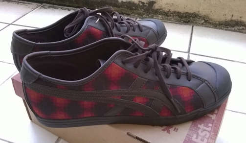 รองเท้า Onitsuka tiger สีน้ำตาล ของแท้ครับ ยังไม่ได้ใช้งาน