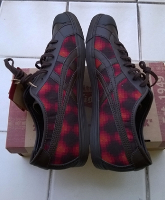 รองเท้า Onitsuka tiger สีน้ำตาล ของแท้ครับ ยังไม่ได้ใช้งาน