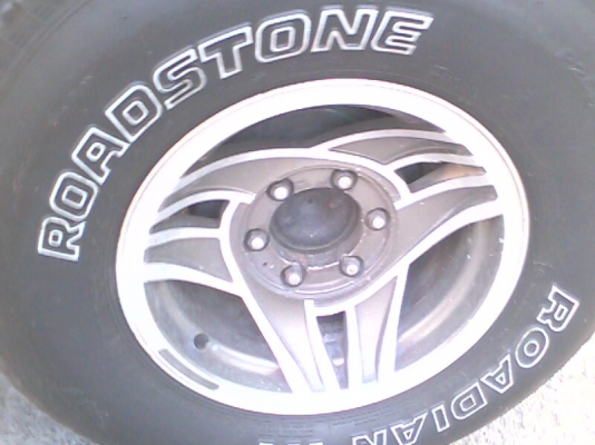 ขายยาง 255/70R15 ปี2012 ลดเหลือแค่ 5000บาท