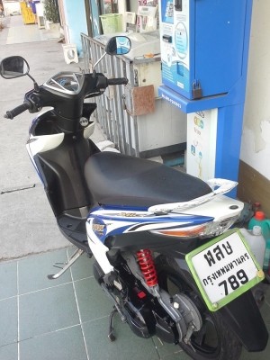 ขายถูก Yamaha Mio Mx 125 ปี 2555 สีขาวน้ำเงิน ล้อแม็กซ์แท้ ขายถูก Yamaha Mio Mx 125 ปี 2555 สีขาวน้ำเงิน ล้อแม็กซ์แท้