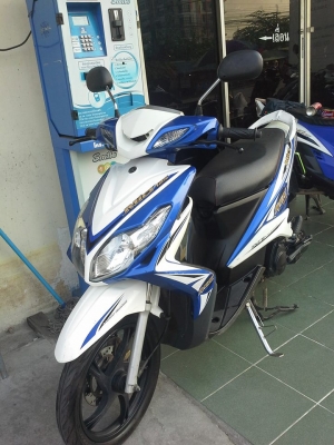 ขายถูก Yamaha Mio Mx 125 ปี 2555 สีขาวน้ำเงิน ล้อแม็กซ์แท้ ขายถูก Yamaha Mio Mx 125 ปี 2555 สีขาวน้ำเงิน ล้อแม็กซ์แท้