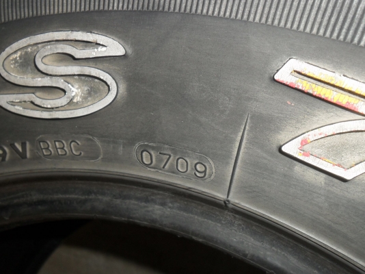 ยาง MAXXIS 235/70R15ปี09 สวยๆ 1 คู่ ราคา 2200 บาท