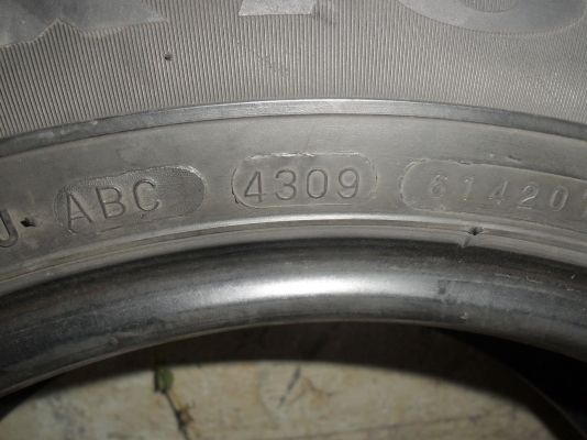ยาง MAXXIS 215/70R16 ปี09 สวยๆ 1 คู่ ราคา 900 บาท