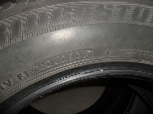 ยาง BRIDGESTONE 215/60R16 ปี09 สวยๆ 4 เส้น ราคา 1400 บาท