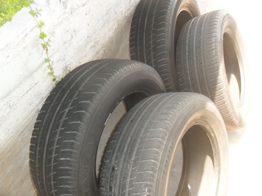 ยาง BRIDGESTONE 215/60R16 ปี09 สวยๆ 4 เส้น ราคา 1400 บาท