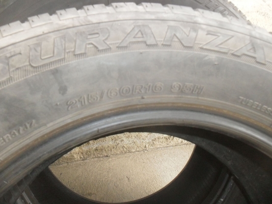 ยาง BRIDGESTONE 215/60R16 ปี09 สวยๆ 4 เส้น ราคา 1400 บาท