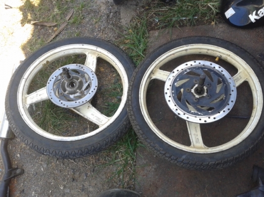 ขายรถเซอร์ปีสวยๆคันเทพมี 2คัน/และขายแยกอะไหล่รถเซอร์ปีโก้ด้วยมีทะเบียนครบทั้ง2คัน