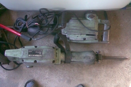 แย๊กคอนกรีตฮิตาชิตัวใหญ่สภาพพร้อมใช้งานครับตัวใหญ่ครับเป็นของฮิตาชิสภาพเดิมๆครับราคาเบิกใหม่เกือบ 2  หมื่นครับราคานี้คุ้มมากครับ