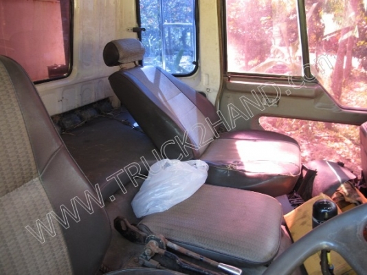 รถบรรทุก 10 ล้อดั๊มพ์ ยี่ห้อ MITSUBISHI รุ่น FN527