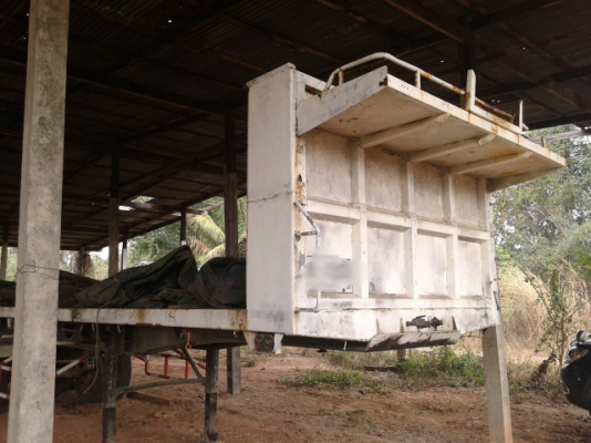 ขายหางพื้นเรียบ ช.ทวี ยาว 9 เมตร เพลาเหลี่ยม ดุมใหญ่ มี 2 หาง ทะเบียนเต็มพร้อมโอน ขายหางพื้นเรียบ ช.ทวี ยาว 9 เมตร เพลาเหลี่ยม ดุมใหญ่ มี 2 หาง ทะเบียนเต็มพร้อมโอน