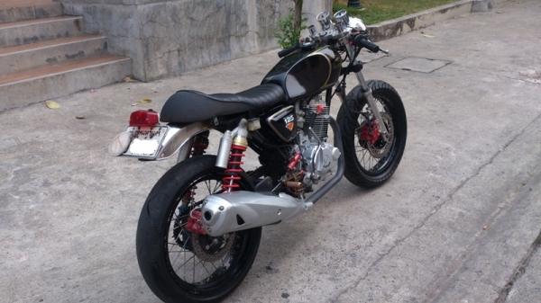 ขายHONDA CG200 Cafe Racer เล่มทะเบียนป้าย กทม.ไม่ขาดต่อ