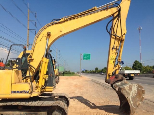 ขายรถแบคโฮ KOMATSU PC130-6 ทำงาน 6000 ชั่วโมง ปี2003 มี VDOครับ ระบบไฟฟ้าเต็ม รถนอกนำเข้าสภาพสวย ทำเล่ม