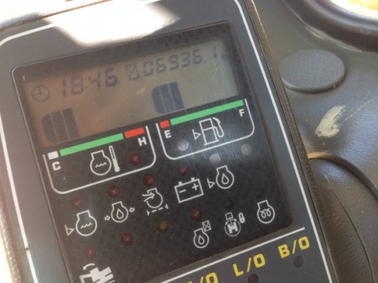 ขายรถแบคโฮ KOMATSU PC130-6 ทำงาน 6000 ชั่วโมง ปี2003 มี VDOครับ ระบบไฟฟ้าเต็ม รถนอกนำเข้าสภาพสวย ทำเล่ม