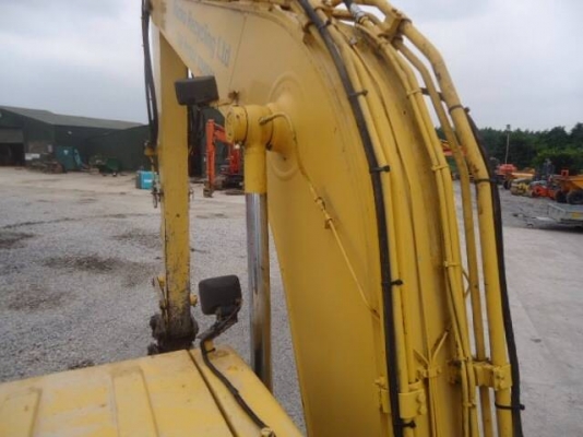 ขายรถแบคโฮ KOMATSU PC130-6 ทำงาน 6000 ชั่วโมง ปี2003 มี VDOครับ ระบบไฟฟ้าเต็ม รถนอกนำเข้าสภาพสวย ทำเล่ม