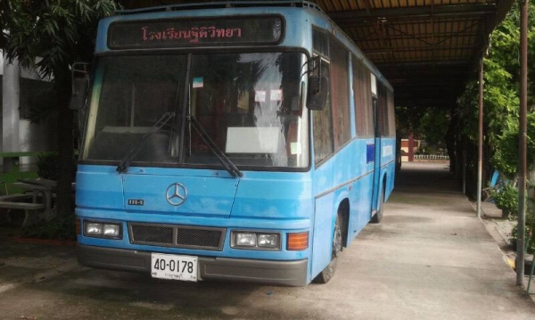 ขายรถบัสBENZ นำเข้าเสียภาษีถูกต้อง เครื่องดี แอร์เย็น สภาพพร้อมใช้