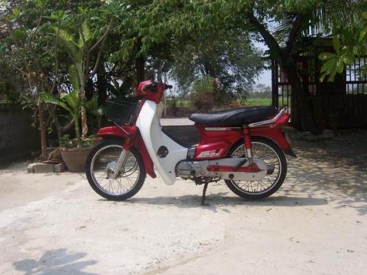 ดรีมคุรุสภาสีแดง สภาพดีมาก สวยๆ ทะเบียนขาด1ปี+เอกสารพร้อมโอนครบ