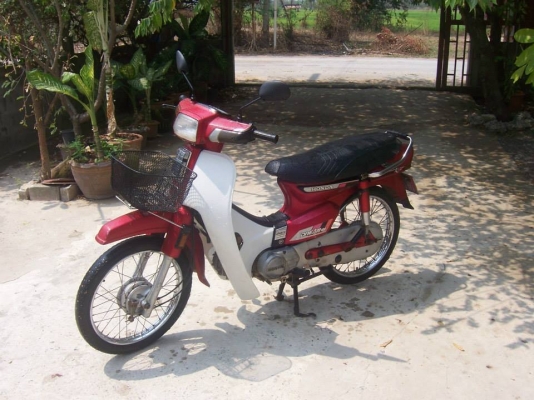 ดรีมคุรุสภาสีแดง สภาพดีมาก สวยๆ ทะเบียนขาด1ปี+เอกสารพร้อมโอนครบ