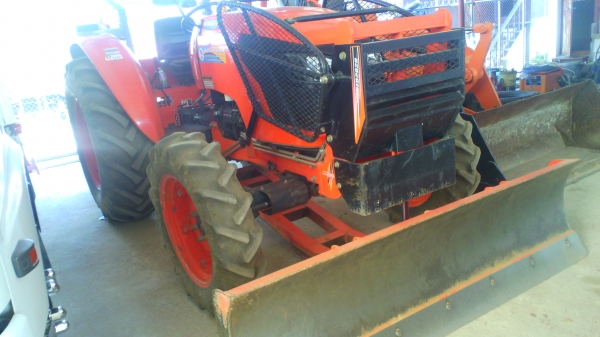 รถไถ KUBOTA M6040 เลขชั่วโมง 1,00X ชั่วโมง ชอบราคาเท่าไร ต่อรองได้ครับ