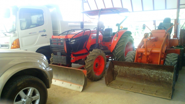 รถไถ KUBOTA M6040 เลขชั่วโมง 1,00X ชั่วโมง ชอบราคาเท่าไร ต่อรองได้ครับ