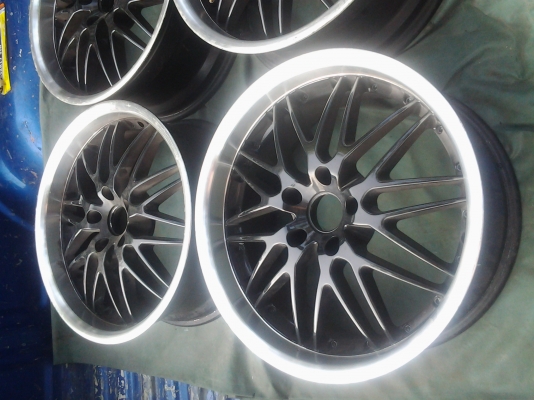 ขอบ18 กว้าง8  ก้านตัววาย  4วง