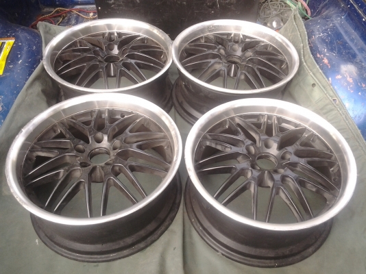 ขอบ18 กว้าง8  ก้านตัววาย  4วง