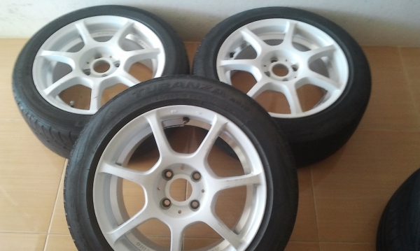 สามล้อ3500 R15X7 4/100 ยางดีเอาไปซิ่งต่อบาย