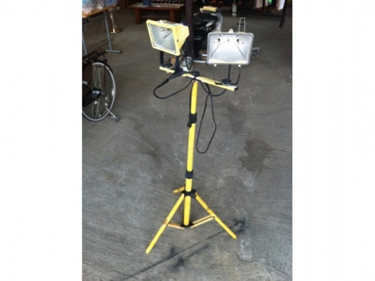 ไฟสปอตไลพร้อมขา VRS import auto part