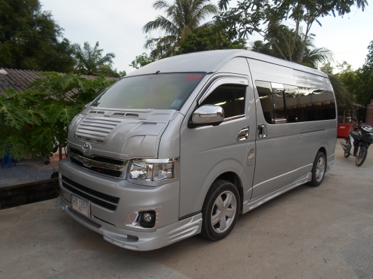 ขายด่วน รถตู้ commuter 2011 สีบรอนซ์ เครื่องดีเซล