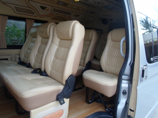 ขายด่วน รถตู้ commuter 2011 สีบรอนซ์ เครื่องดีเซล