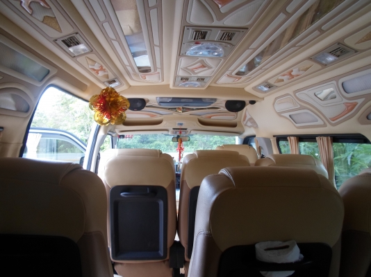 ขายด่วน รถตู้ commuter 2011 สีบรอนซ์ เครื่องดีเซล