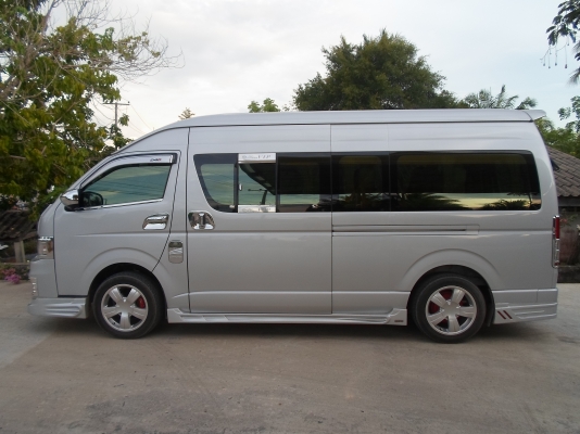 ขายด่วน รถตู้ commuter 2011 สีบรอนซ์ เครื่องดีเซล