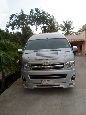 ขายด่วน รถตู้ commuter 2011 สีบรอนซ์ เครื่องดีเซล