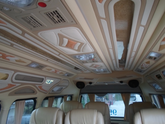 ขายด่วน รถตู้ commuter 2011 สีบรอนซ์ เครื่องดีเซล