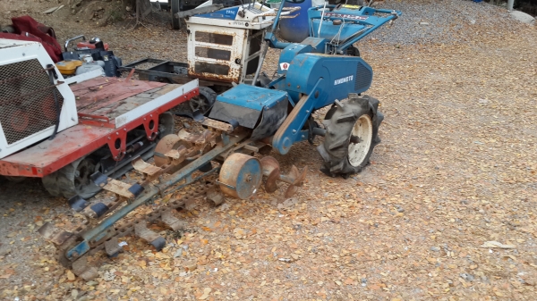 รถขุดวางท่อ