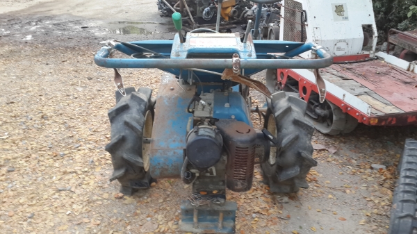 รถขุดวางท่อ