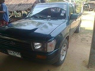 ***ขายแล้วครับขอบคุณ Truck2hand ขายไมตี้แค็ป โป่งหน้าหลังแท้ ตาเต็ม ปี39/96 เครื่องเดิมเกียร์เดิม แน่นดี แรง ช่วงล่างดีคัสซีสวยเดิม หน้า-หลัวเดิมไม่เคยชนหนัก สีสันดี มีแตกมีลอก ภายในเก๋งสวย คอนโซลครบ พ.พาวเวอร์ แอร์ พื้นปูกระบะ ล้อแม็ก ยาวดี4เส้น เก็บสีนิ